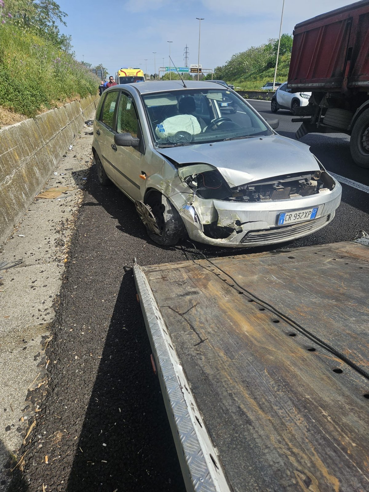 Soccorso auto incidentata a Roma
