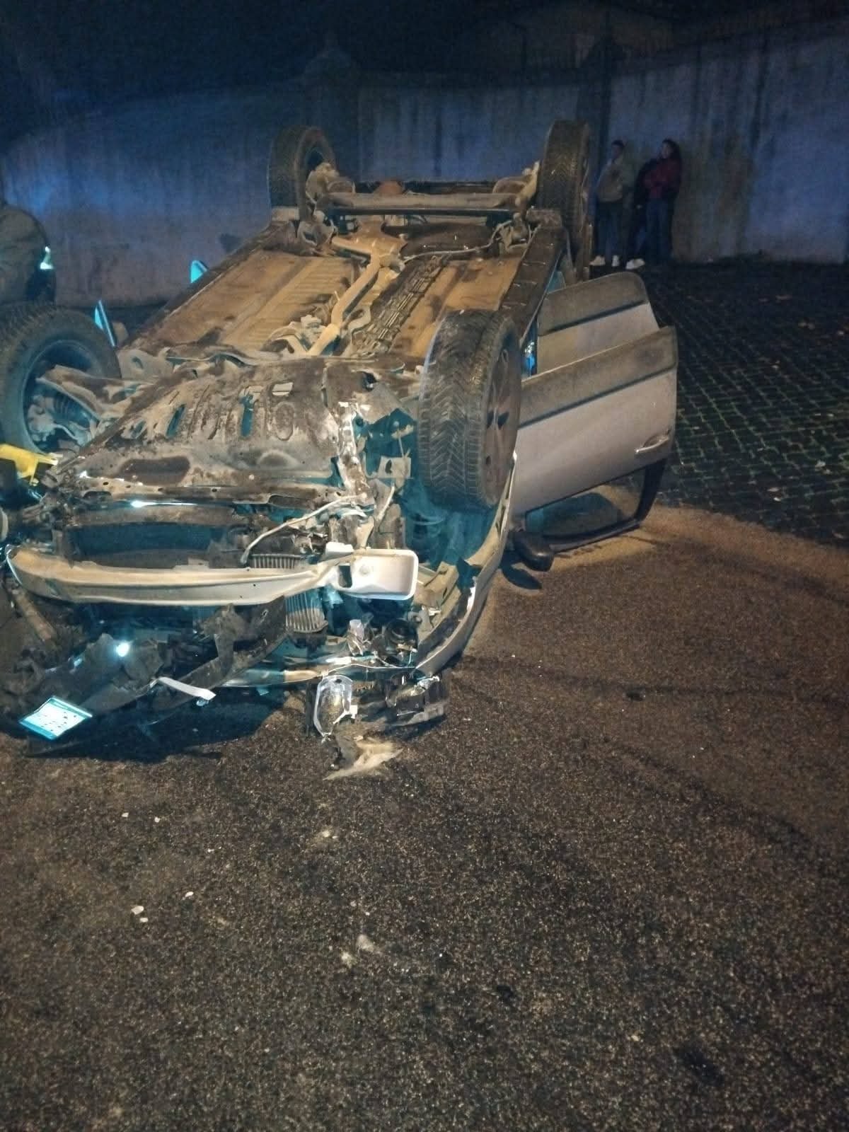 Soccorso stradale notturno dopo incidente a Roma